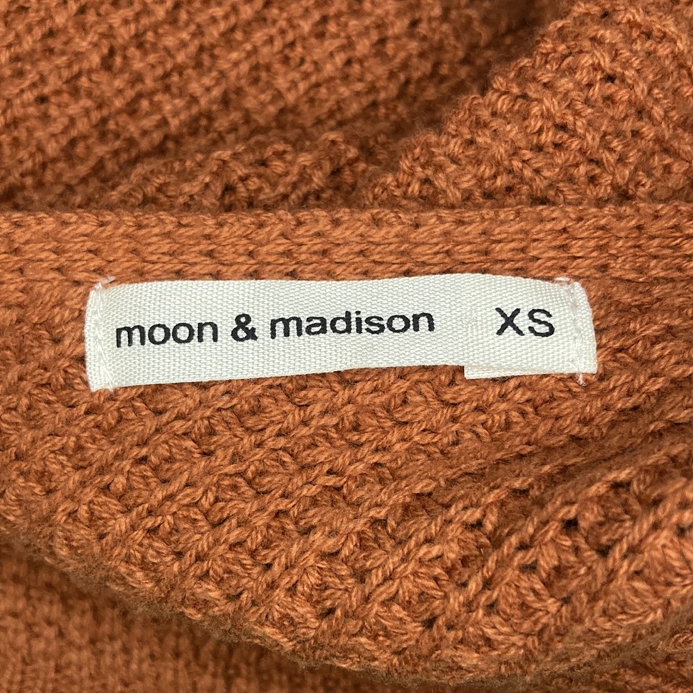 Moon and Madison - Picture 3 of 3